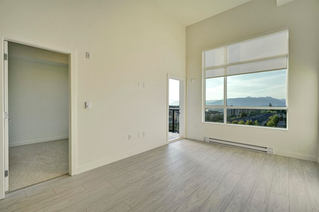 listing image 1104315376948212352