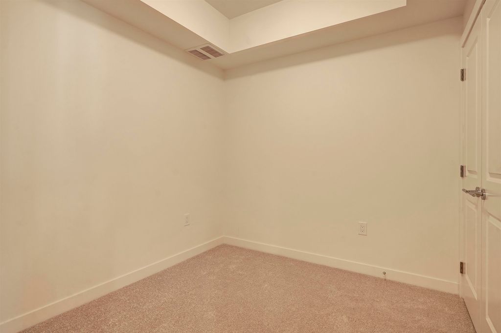 listing image 1104506046908156875