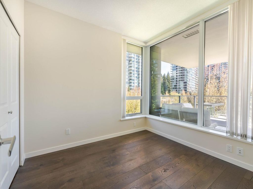 listing image 1102693191918848731