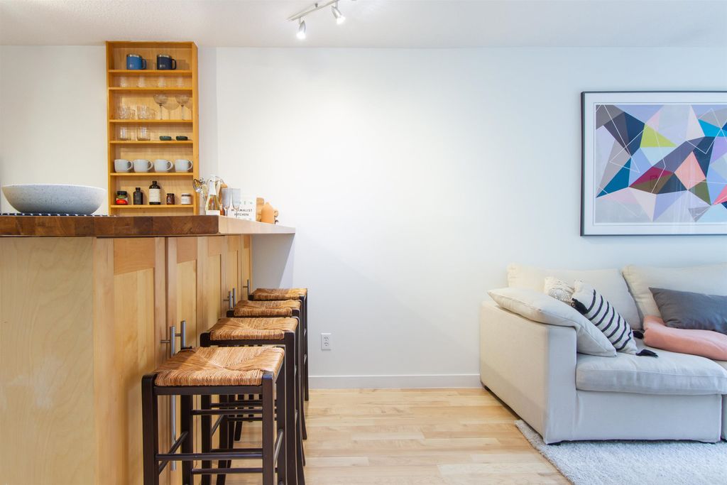 listing image 1101953015145363136