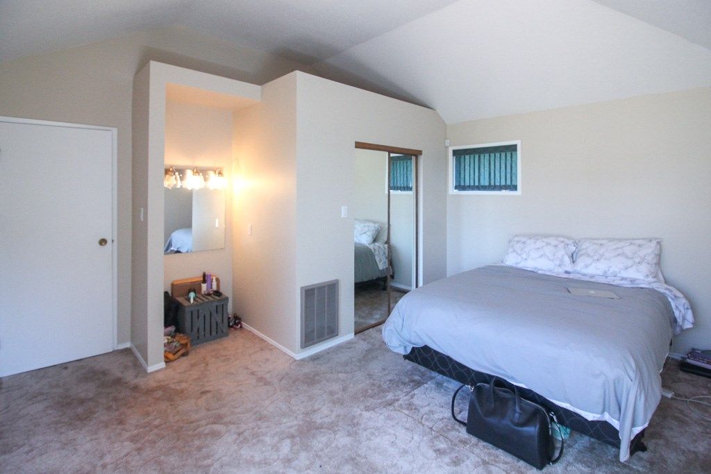 listing image 1100389243413700959