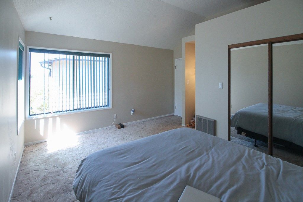 listing image 1108159579595987392