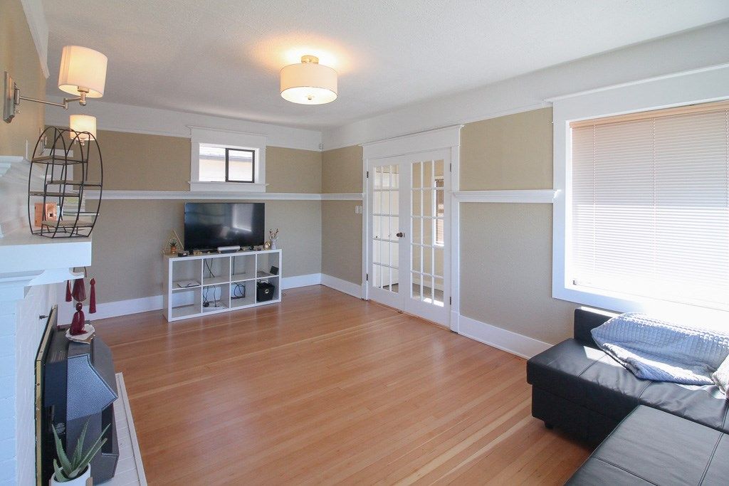 listing image 1103984386969209317