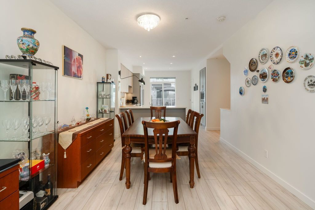 listing image 1106576618547611121