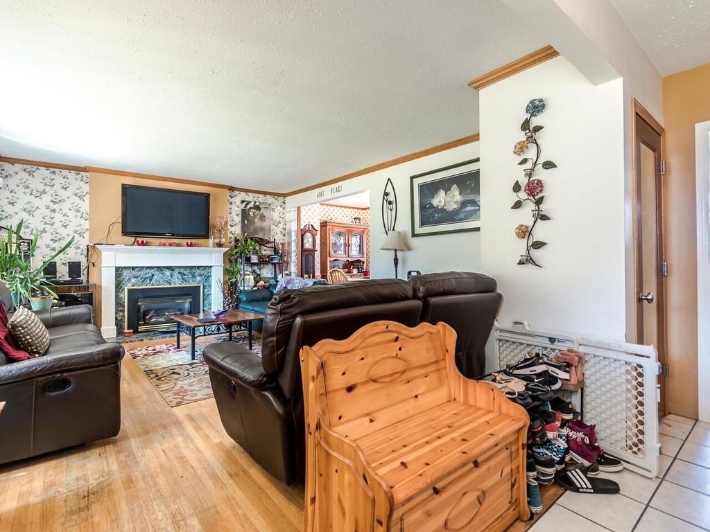 listing image 1106375979297975408