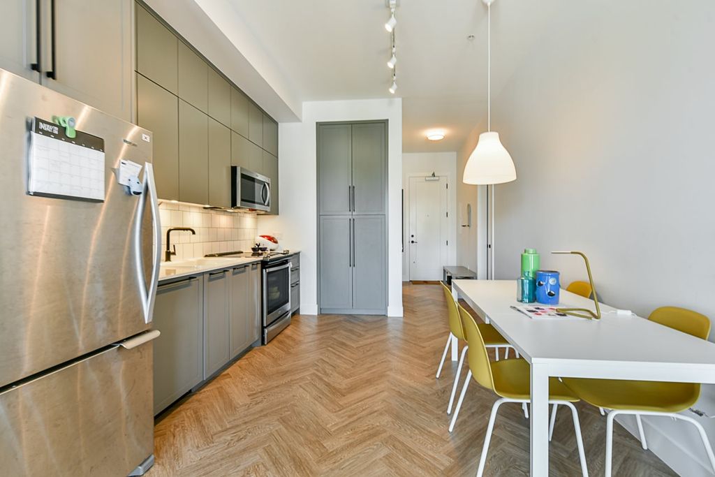 listing image 1105936593750336560