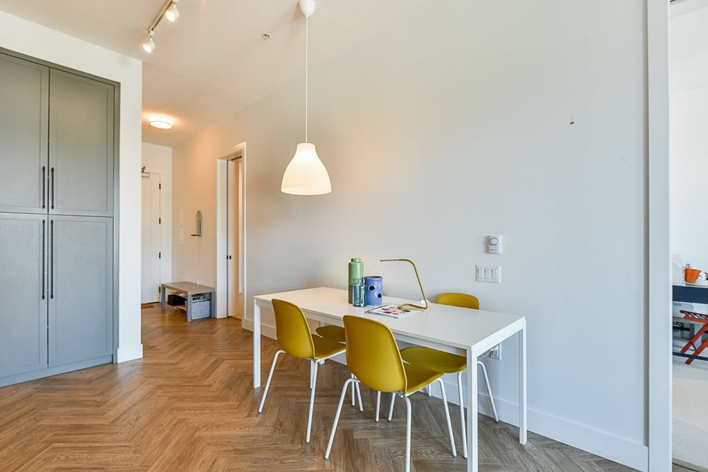 listing image 1109535694545088322