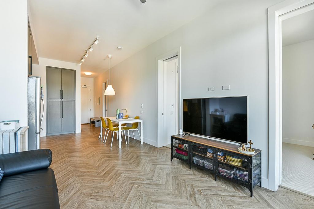 listing image 1107106035461814414