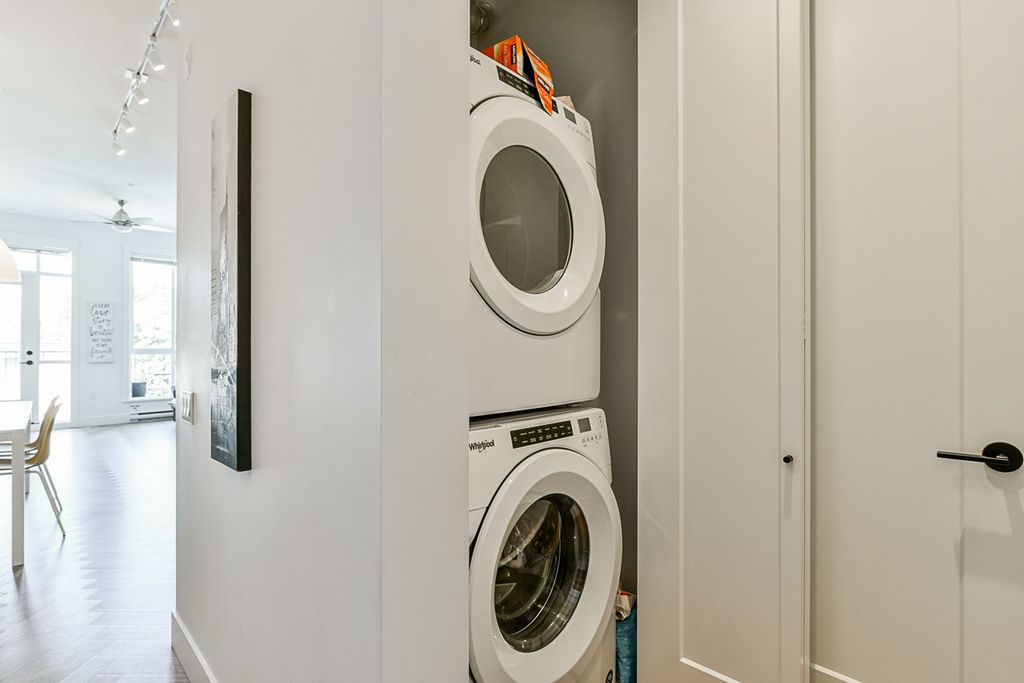 listing image 1100943358808476371