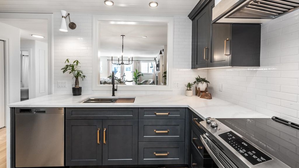 listing image 1105480125431364945