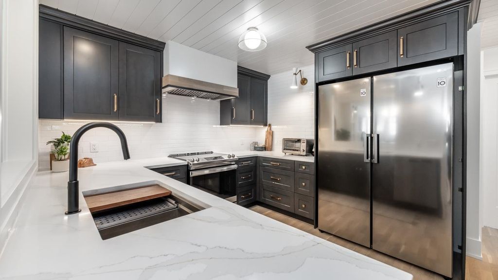 listing image 1104553787262725302