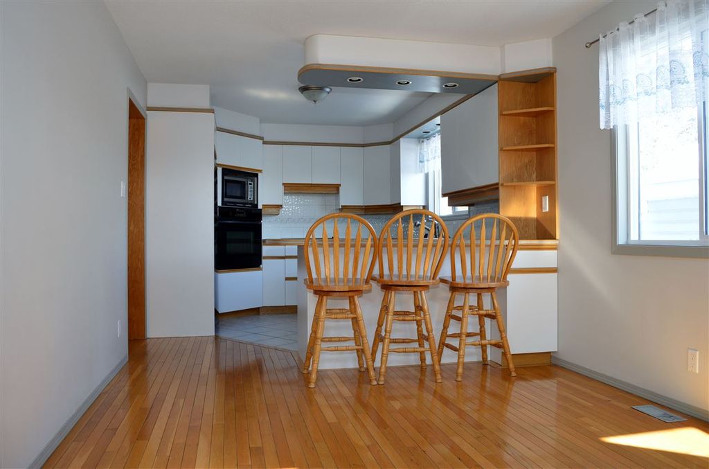listing image 1103944483613359131