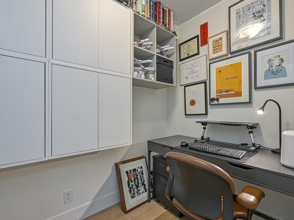 listing image 1107530695161940735