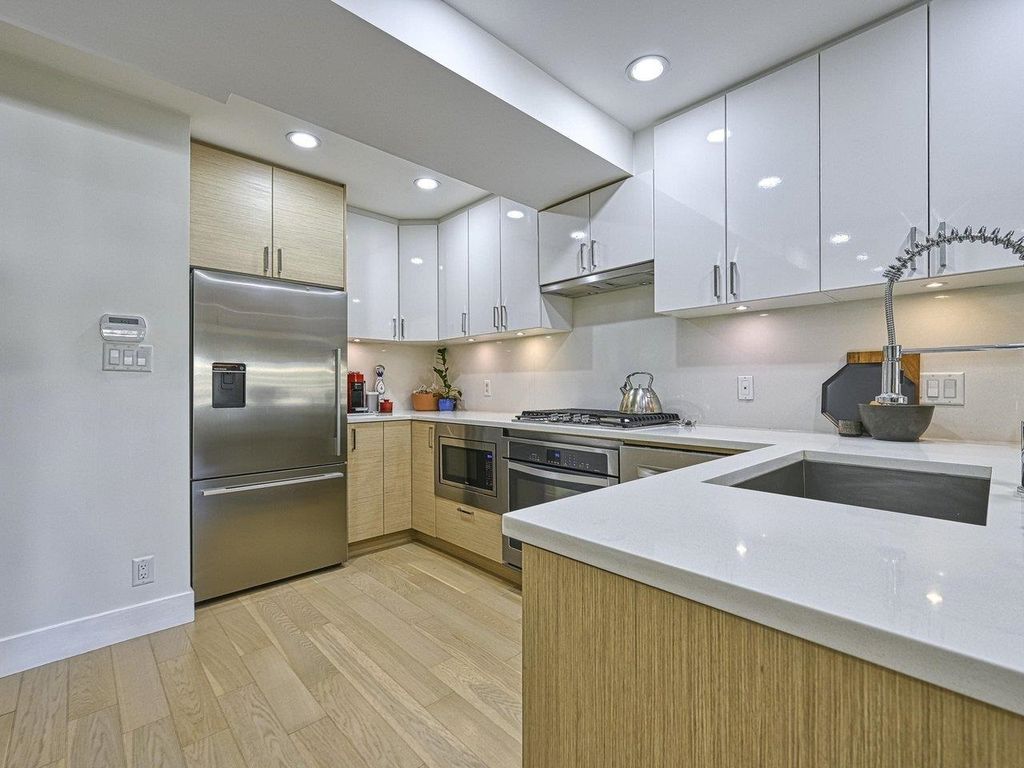 listing image 1102798716415296746