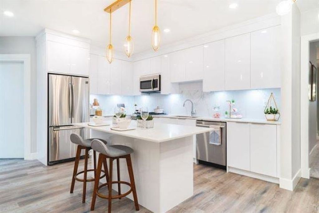 listing image 1104440437279798563