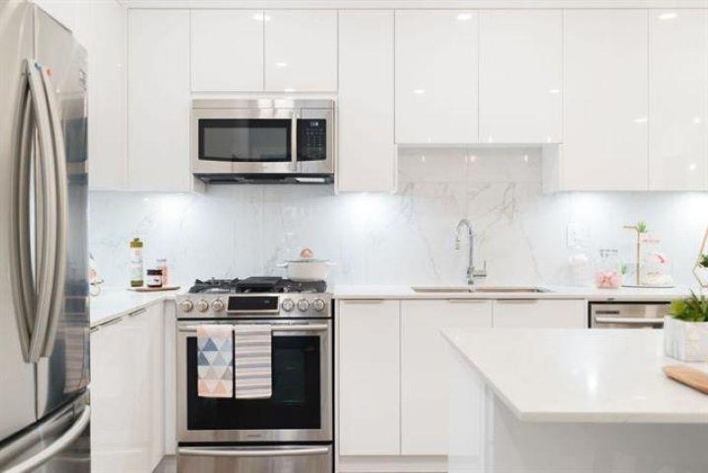 listing image 1102048172281043296
