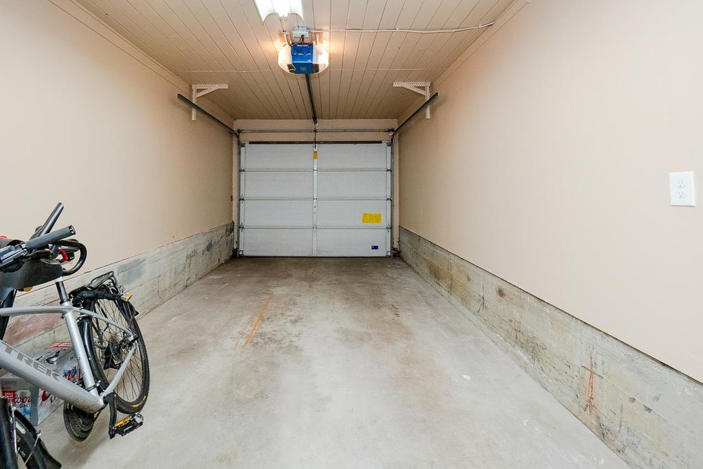 listing image 1100841437819608575