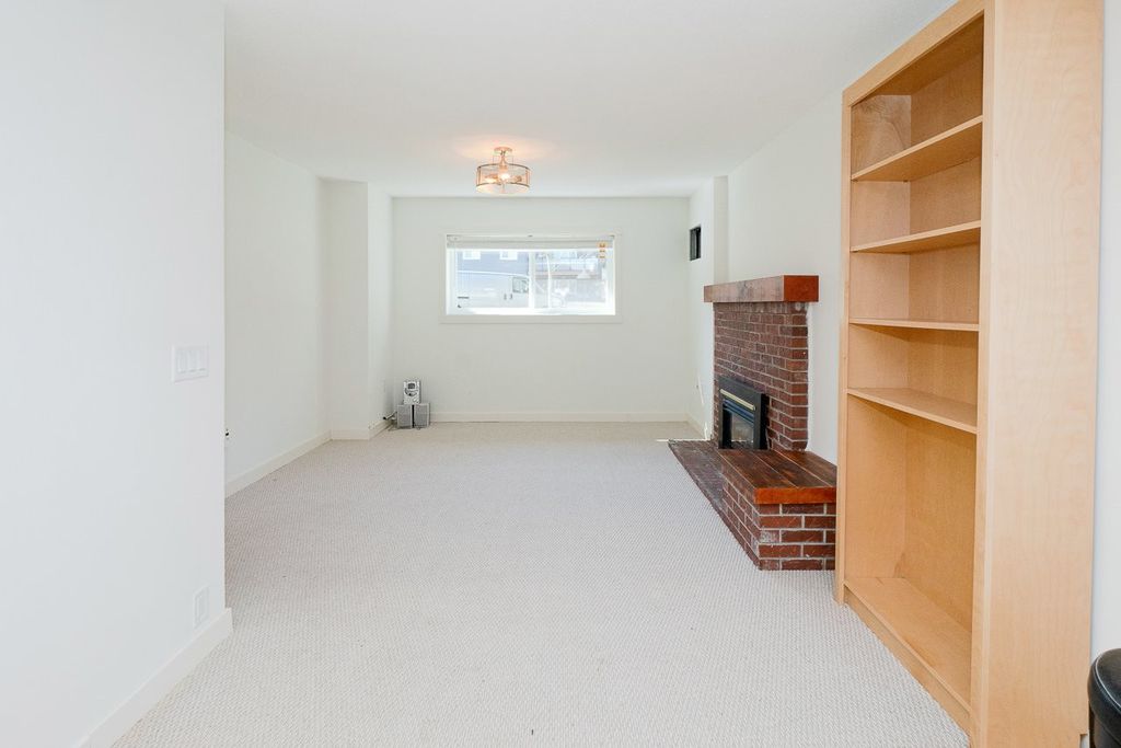 listing image 1109674695049109212