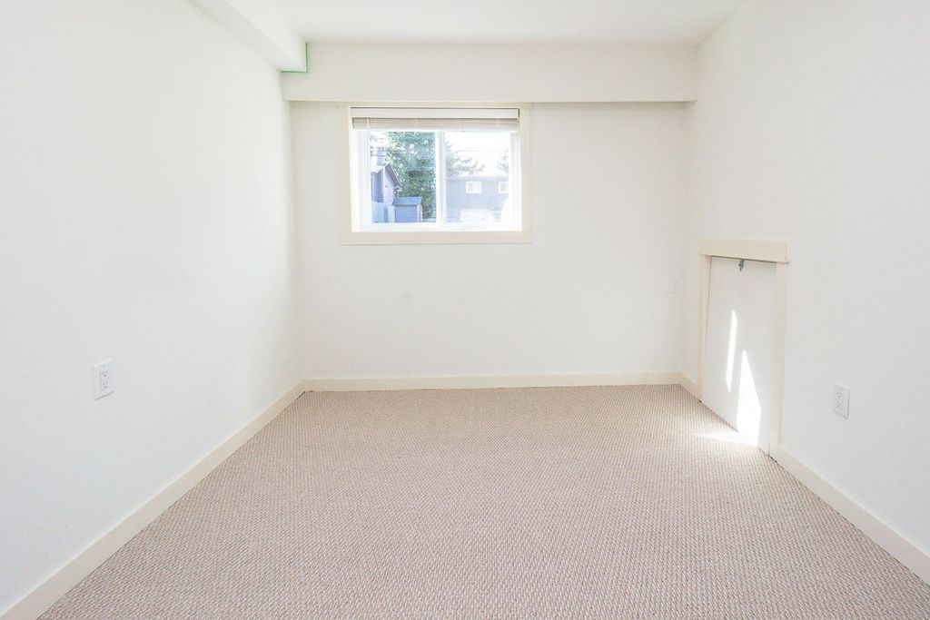 listing image 1104331272460558139