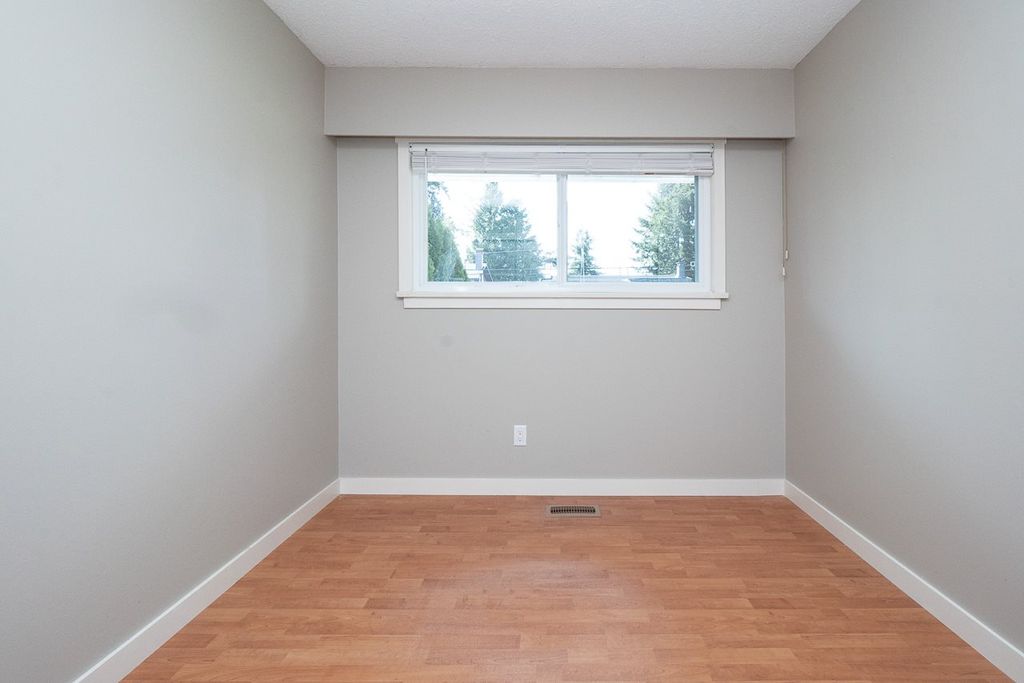 listing image 1108053087693064065