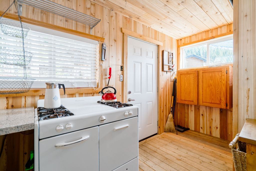 listing image 1107542152892455823