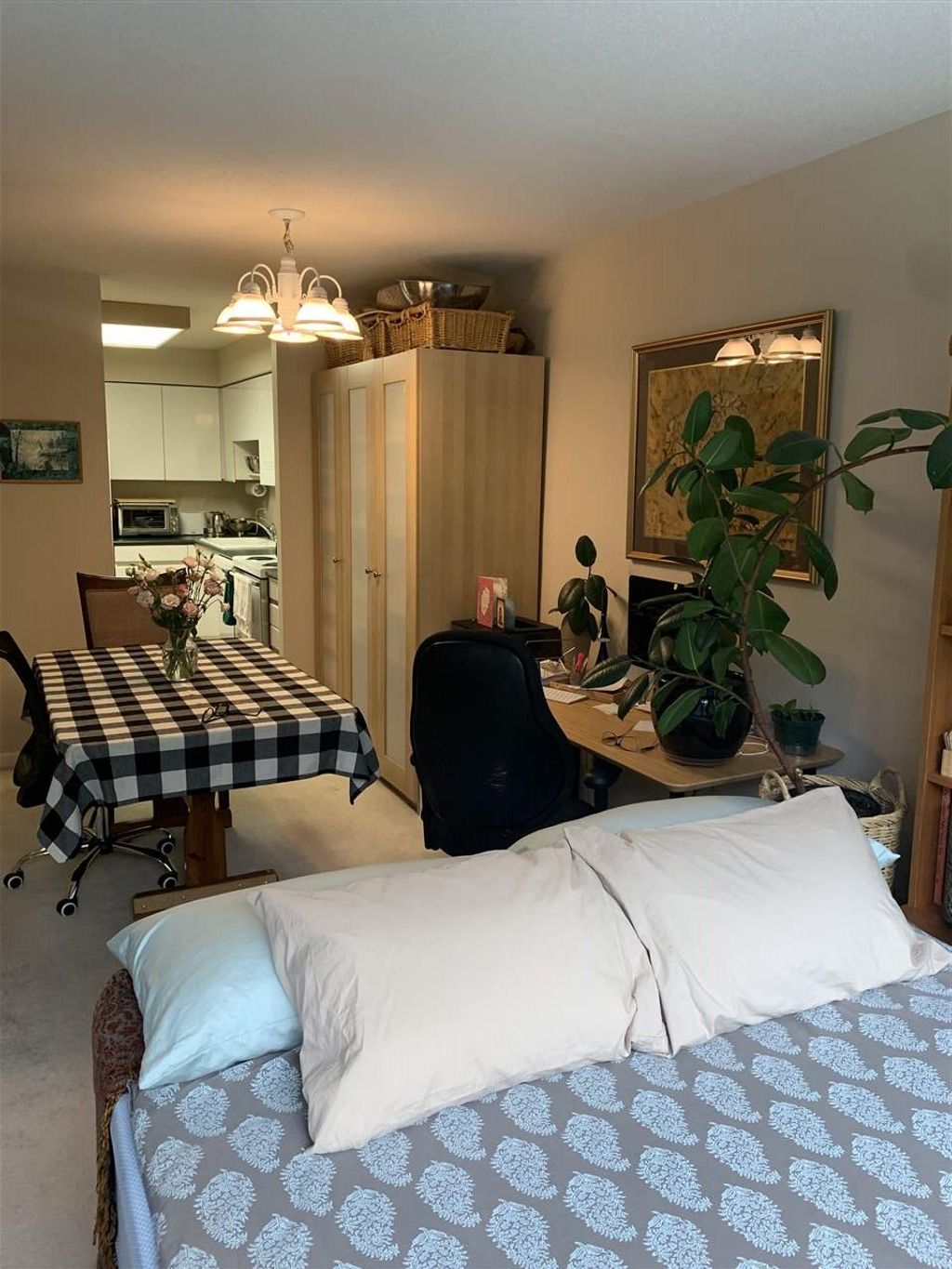 listing image 1107695810171671824