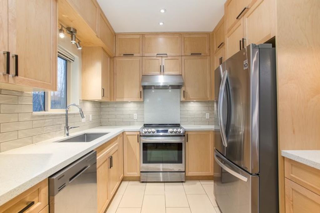 listing image 1102171110198920386