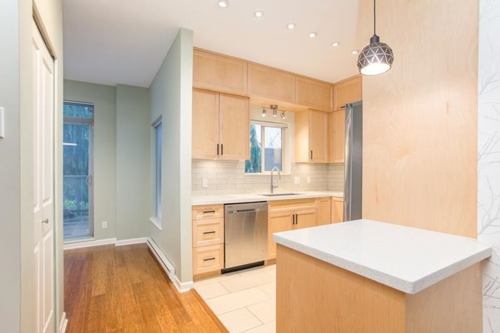 listing image 1102405431052262976