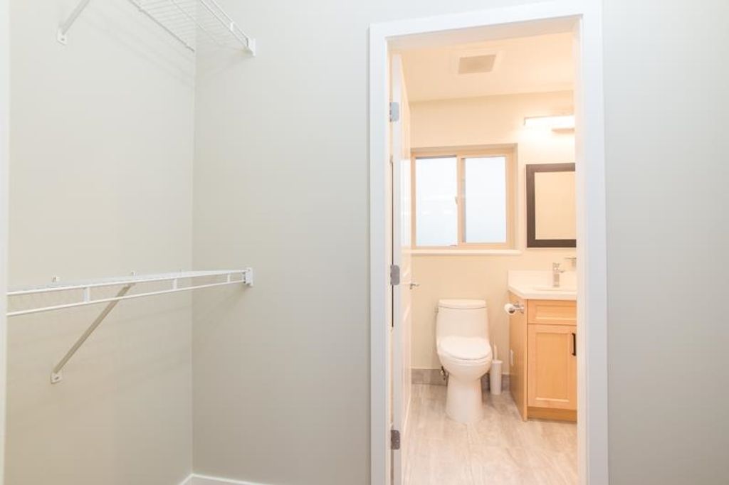 listing image 1104878711145601101