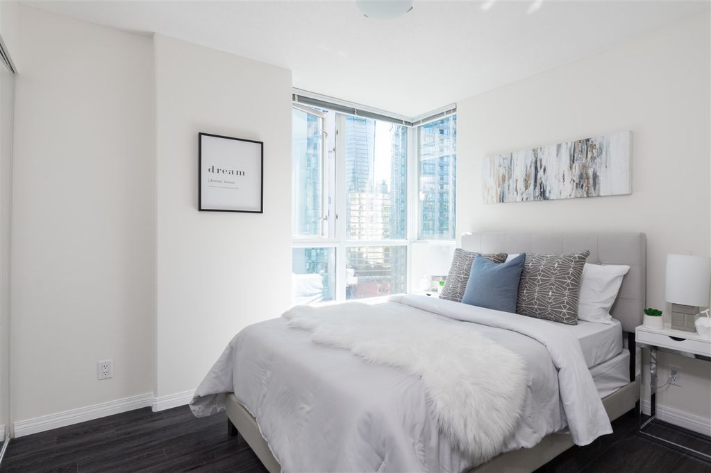listing image 1104783936357677186