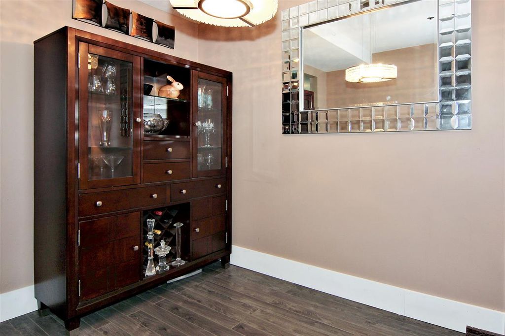 listing image 1107919607595281473