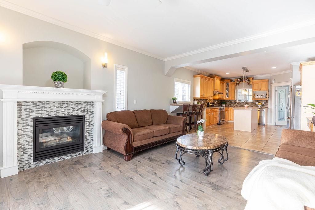 listing image 1100572083259792928