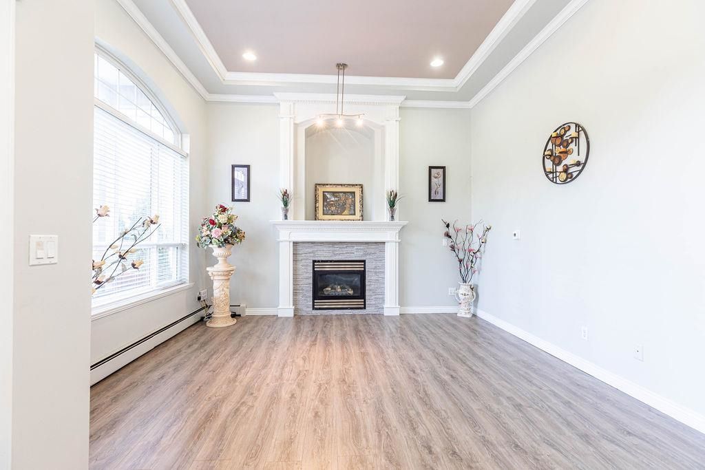 listing image 1103592328198115248