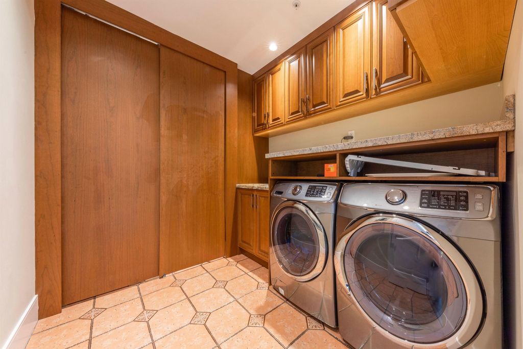 listing image 1101043678797336383