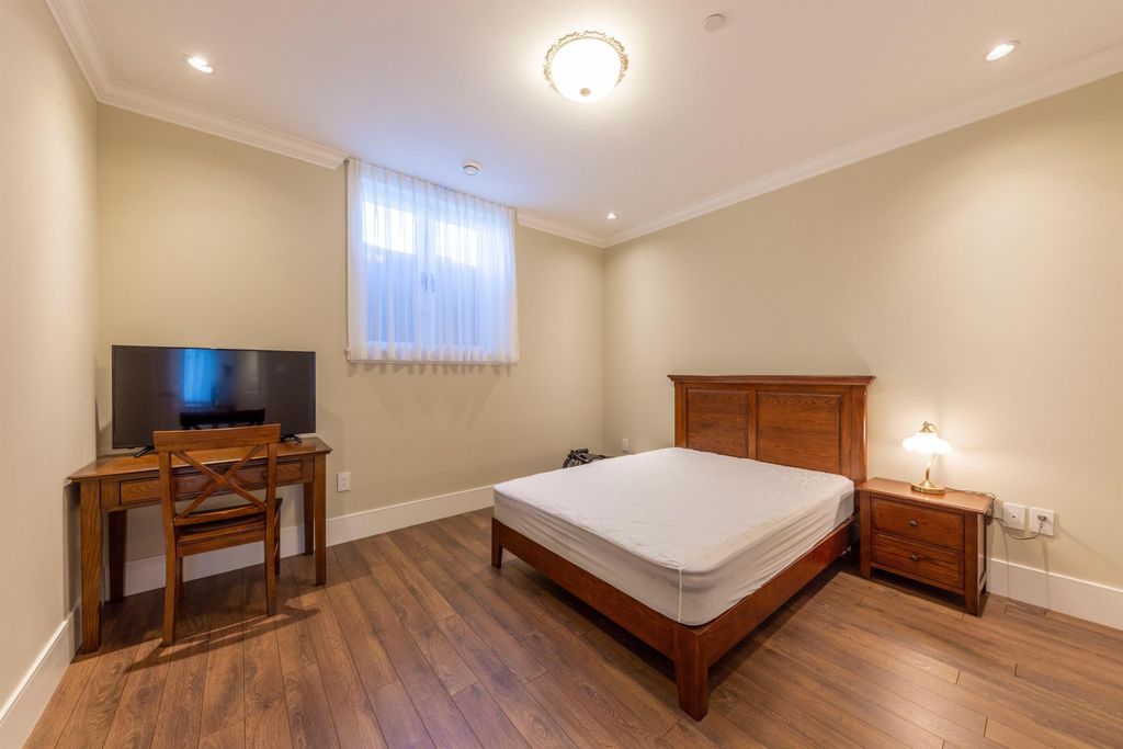 listing image 1100515716411677780