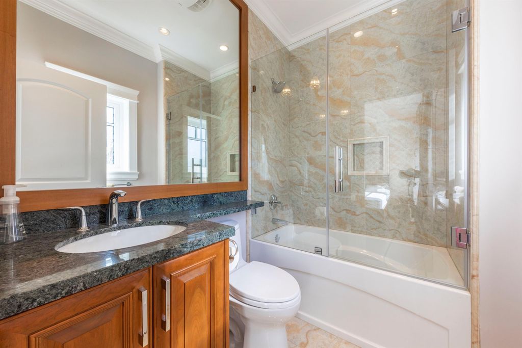 listing image 1105553850635232049