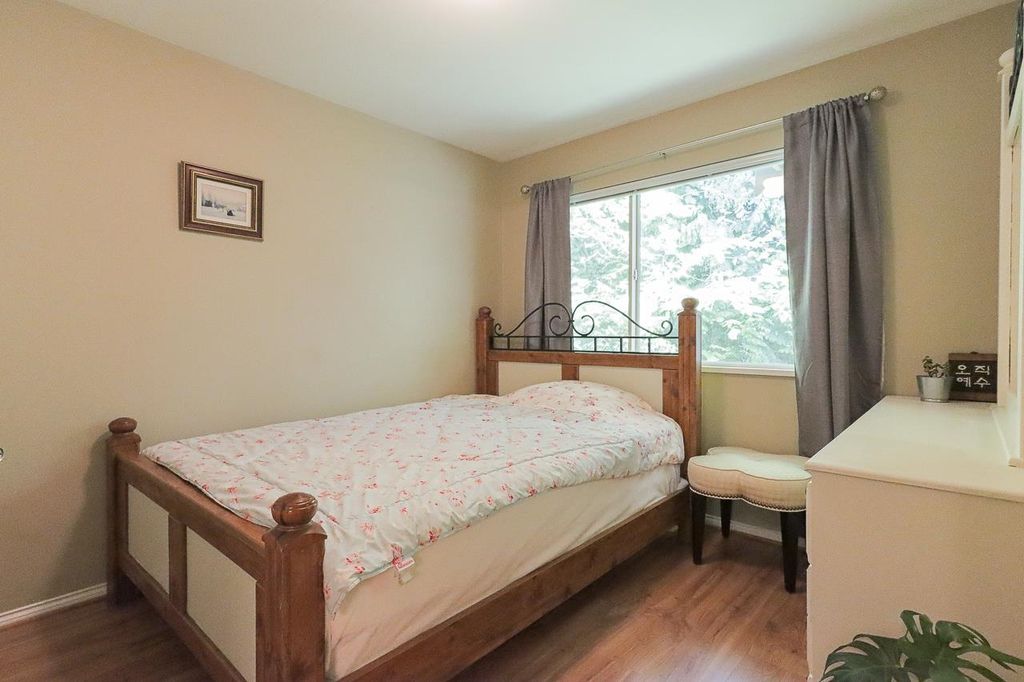 listing image 1106654793525926363
