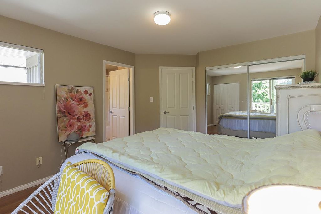 listing image 1107388166038434880