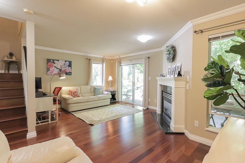 listing image 1105626475112591261