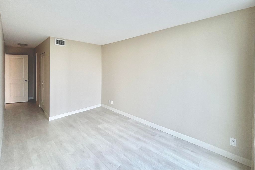 listing image 1104703549774194047