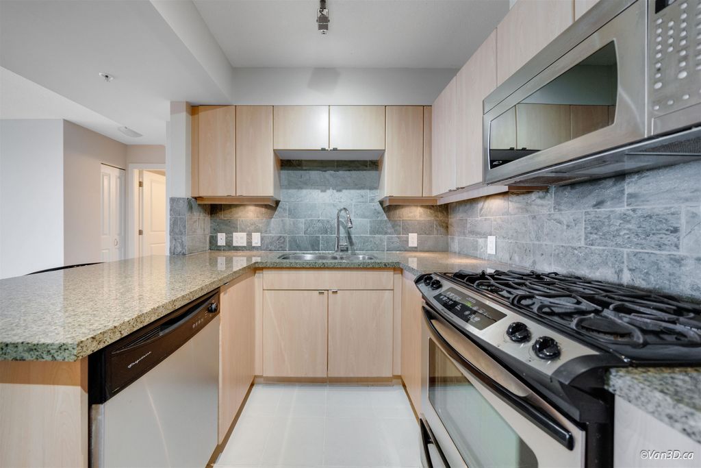 listing image 1106238627175119360