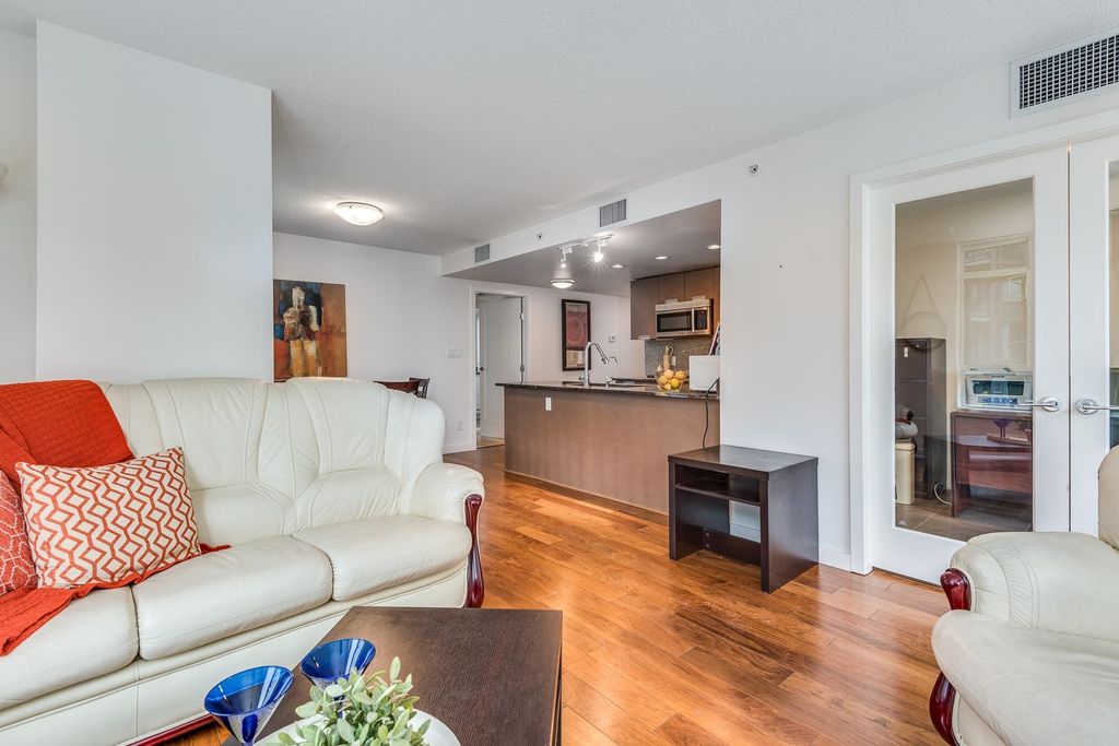 listing image 1100171912979382560