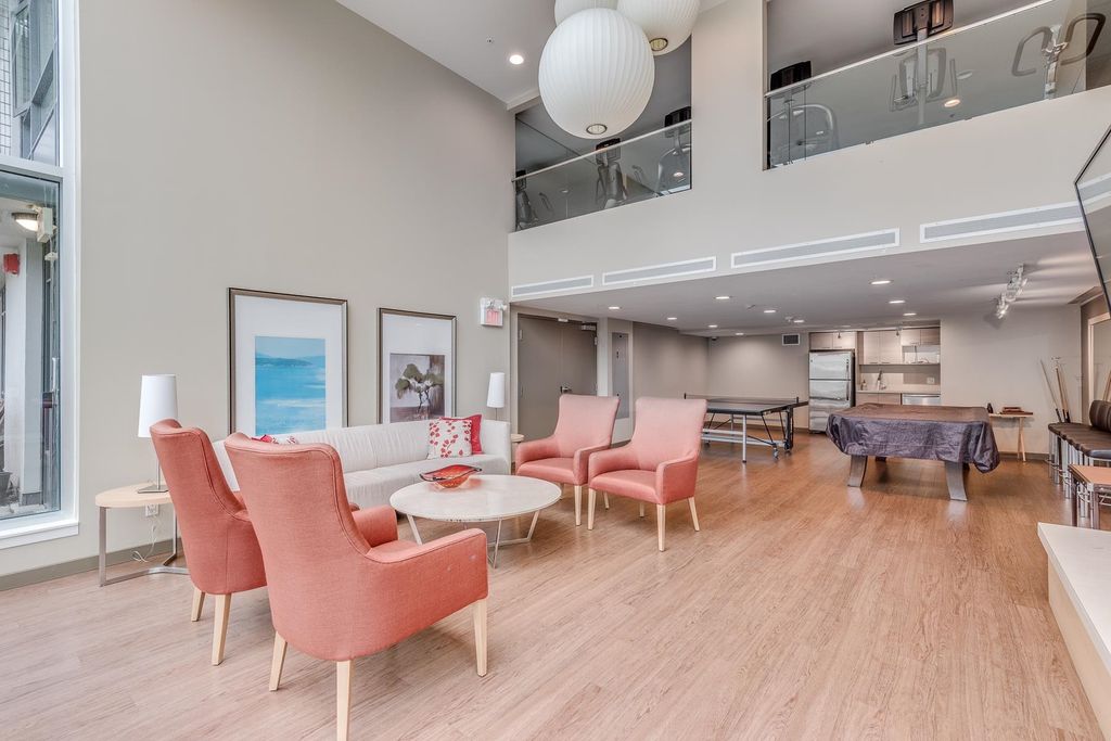 listing image 1101531617276320859