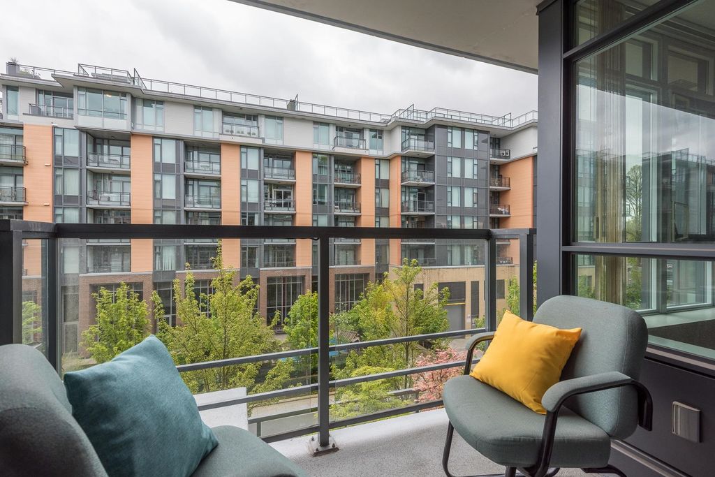 listing image 1104722091603619071