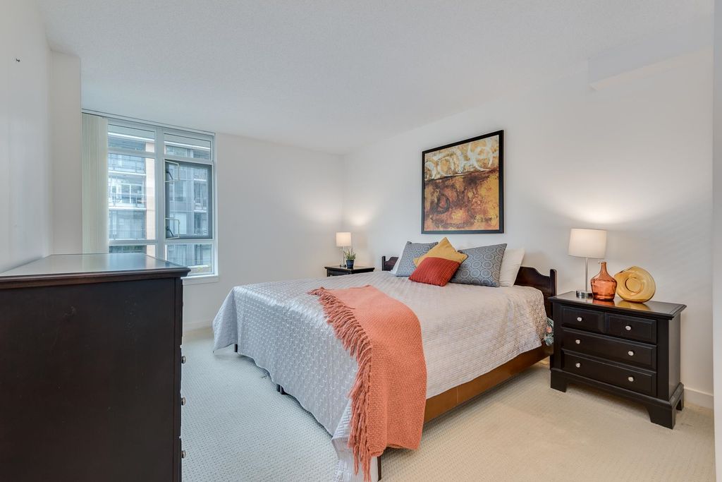 listing image 1100348354489116910