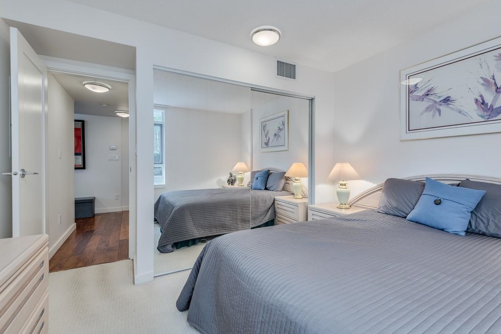 listing image 1109885946596620857