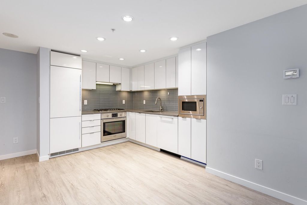 listing image 1105728542222085392