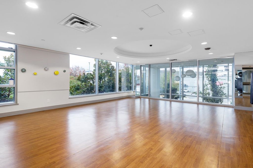 listing image 1105664565765315908