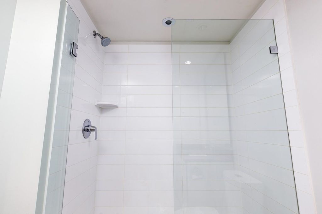listing image 1103248107761858592