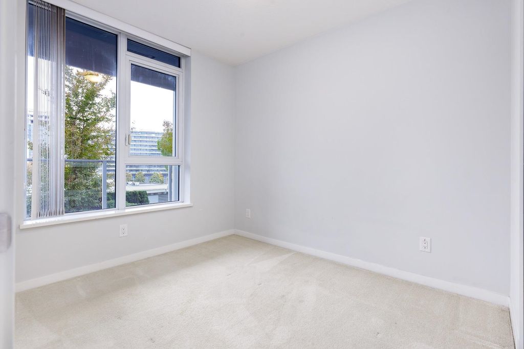 listing image 1105376600734563706
